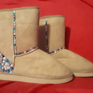 Rhinestone fur lined tan boots size 8